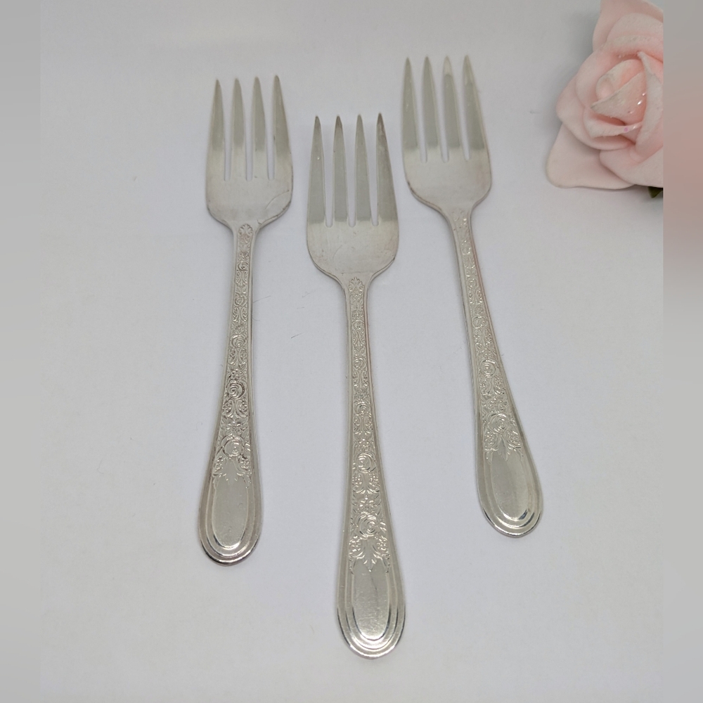 1930's Wallace Fortune 3 Silver Plate Dessert Salad Forks Floral Vintage As Is